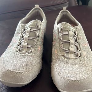 Sketchers slip on super comfy sneakers!